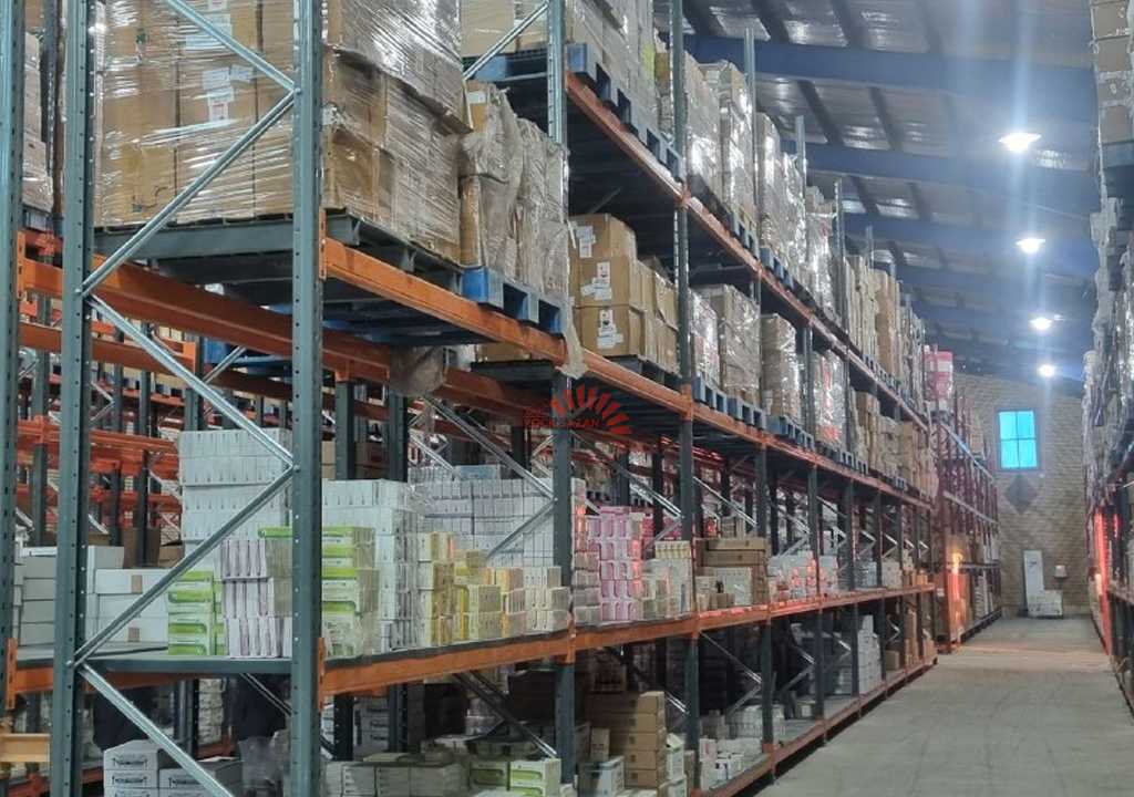 تفاوت قفسه سنگین انبار با قفسههای سبک و معمولی تفاوت قفسه سنگین انبار با قفسههای سبک و معمولی